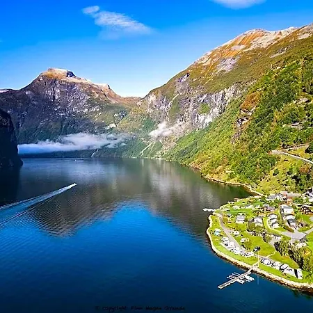Geirangerfjorden Feriesenter הלסילט