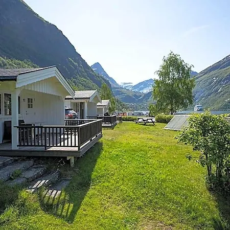 Geirangerfjorden Feriesenter מלון *