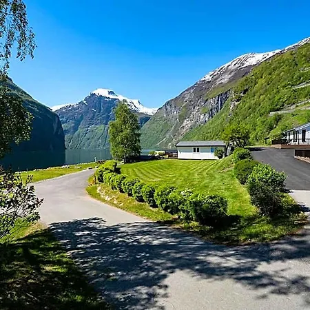 Geirangerfjorden Feriesenter מלון *