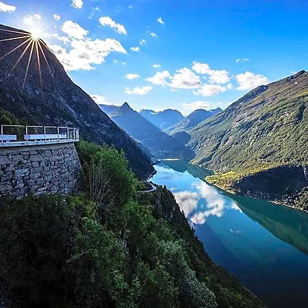 Geirangerfjorden Feriesenter מלון
