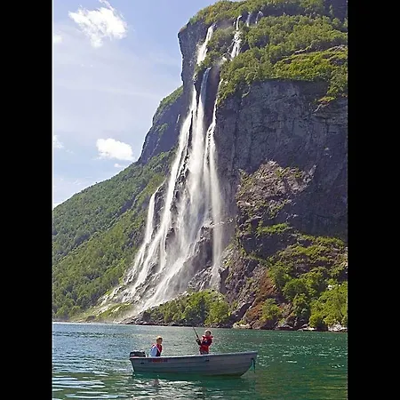 Geirangerfjorden Feriesenter הלסילט
